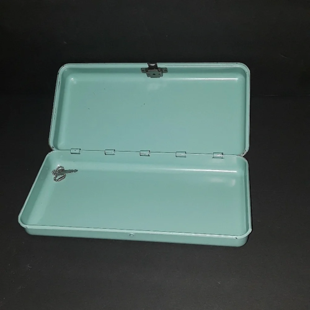 BLUE SIERRA LIFE INSURANCE COMPANY TWIN FALLS ID METAL LOCK BOX W/ ONE KEY